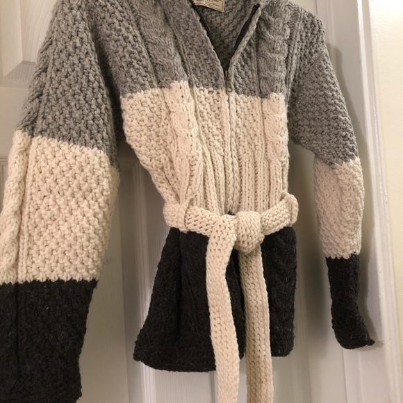 Handmade Ecuadorian Wool Sweater Jacket. - Picture 11 of 15